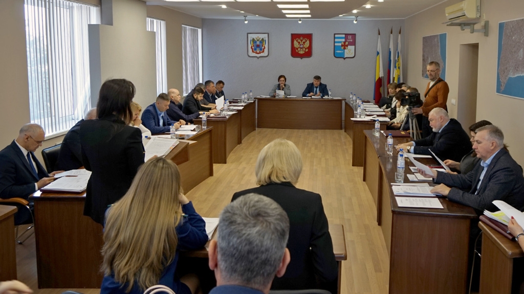 Городская дума приняла Устав Таганрога в новой редакции Городская дума приняла Устав Таганрога в новой редакции